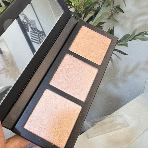 MAC Hyper Glow Palette - Flash Plus Awe Makeup Women 0.15 oz - Picture 4 of 4